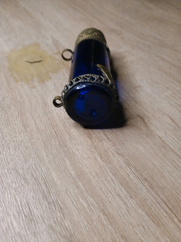 Ancienne petite bouteille d'eau de toilette