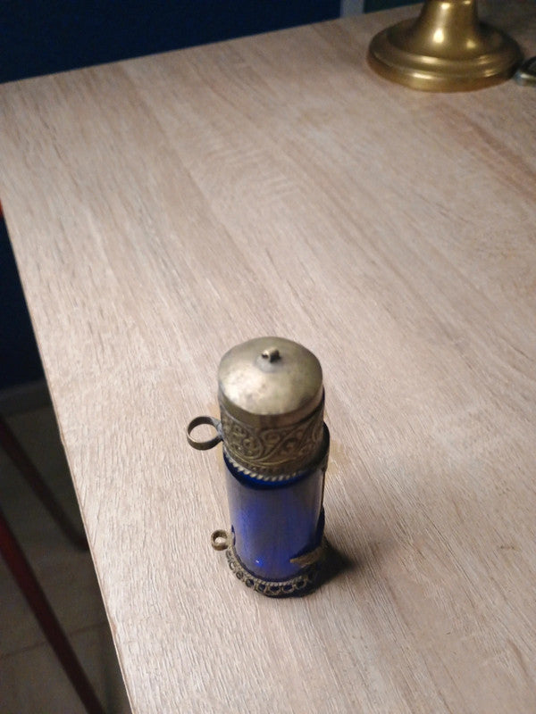 Ancienne petite bouteille d'eau de toilette