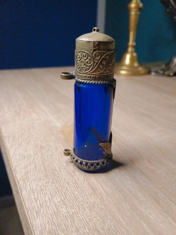 Ancienne petite bouteille d'eau de toilette