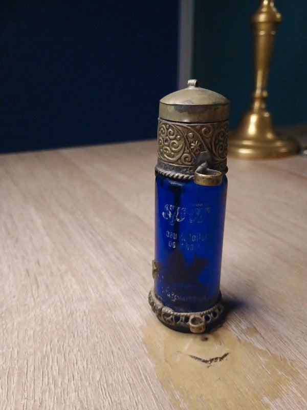 Ancienne petite bouteille d'eau de toilette