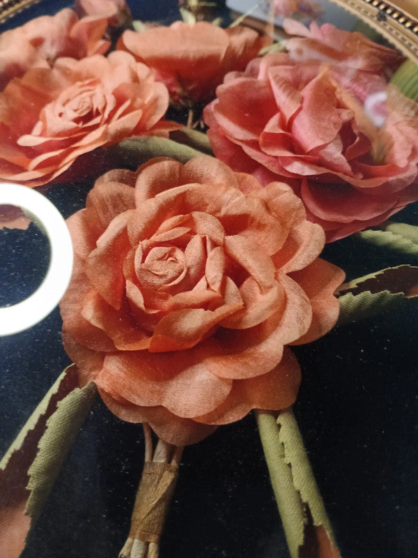 Magnifique ancien grand cadre ovale verre bombé fleurs séchées.