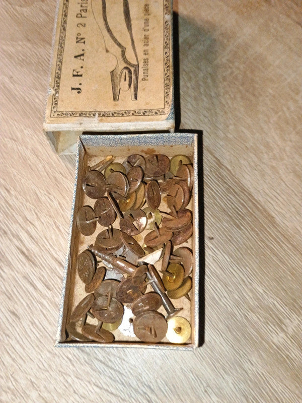 Rare boîte de punaise en acier J.F.A. N°2 paris