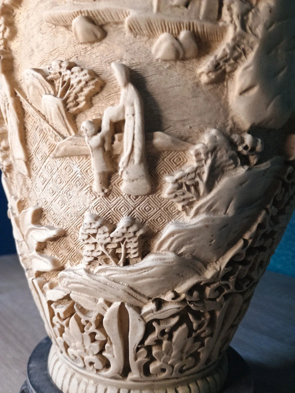 Grand vase asiatique en résine dure - Anses éléphants et scènes de vie