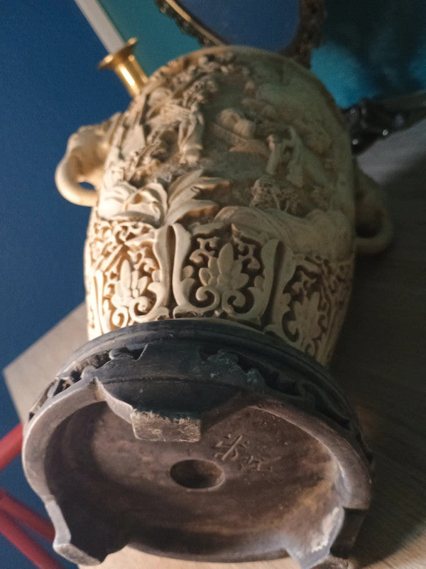 Grand vase asiatique en résine dure - Anses éléphants et scènes de vie