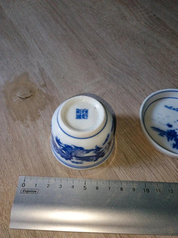 Motif de dragon motif de dragon tasse à vin ancienne,Début au milieu du 20e siècle, avec socle