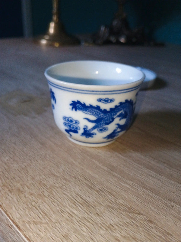 Motif de dragon motif de dragon tasse à vin ancienne,Début au milieu du 20e siècle, avec socle