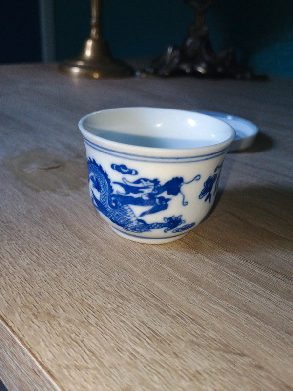 Motif de dragon motif de dragon tasse à vin ancienne,Début au milieu du 20e siècle, avec socle