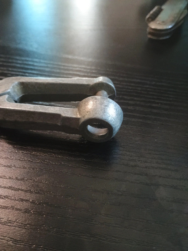 Ancienne Pince à dénoyautées en aluminium