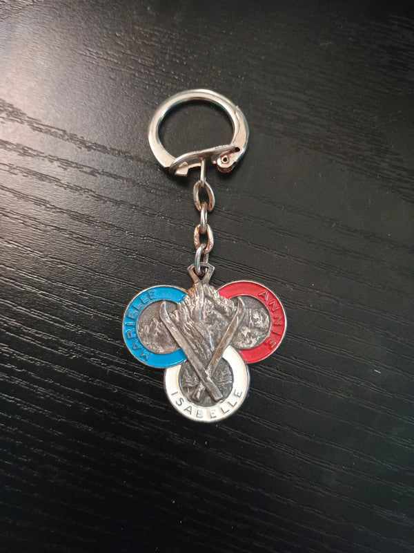 Ancien porte-clés en métal Val d'Isère Gourette Offert par Sempé Grenoble 1967