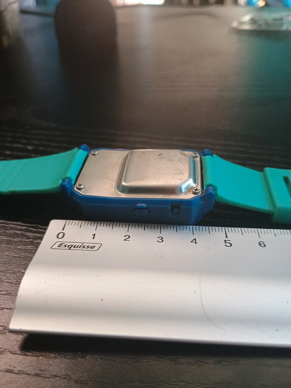 Ancienne montre vintage de Komono