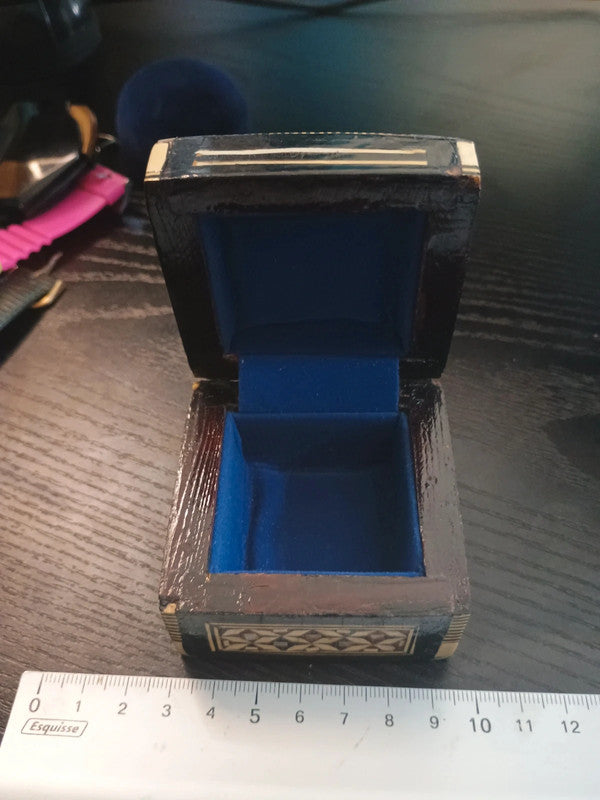Ancienne boîte à bijoux bague velour intérieur