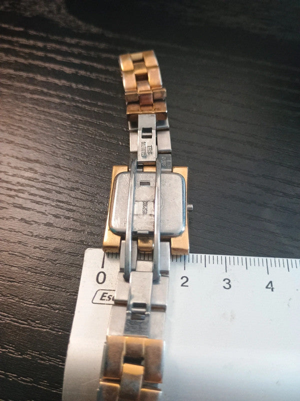 Montre femme de marque Festina a quartz doré couleur or