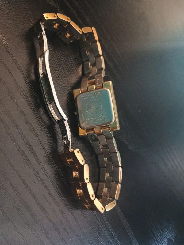 Montre femme de marque Festina a quartz doré couleur or