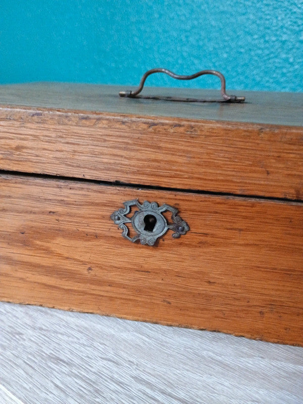 Boîte en bois d'écolière ou de peinture
