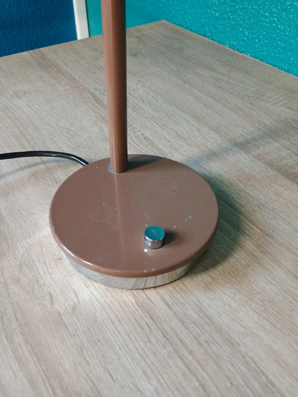 Belle ancienne lampe de bureau ou d'atelier vintage marron