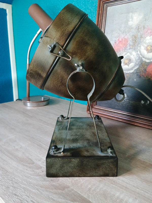 Lampe de table projecteur de marque Fenna de style théâtre à posé ou accroché au mur