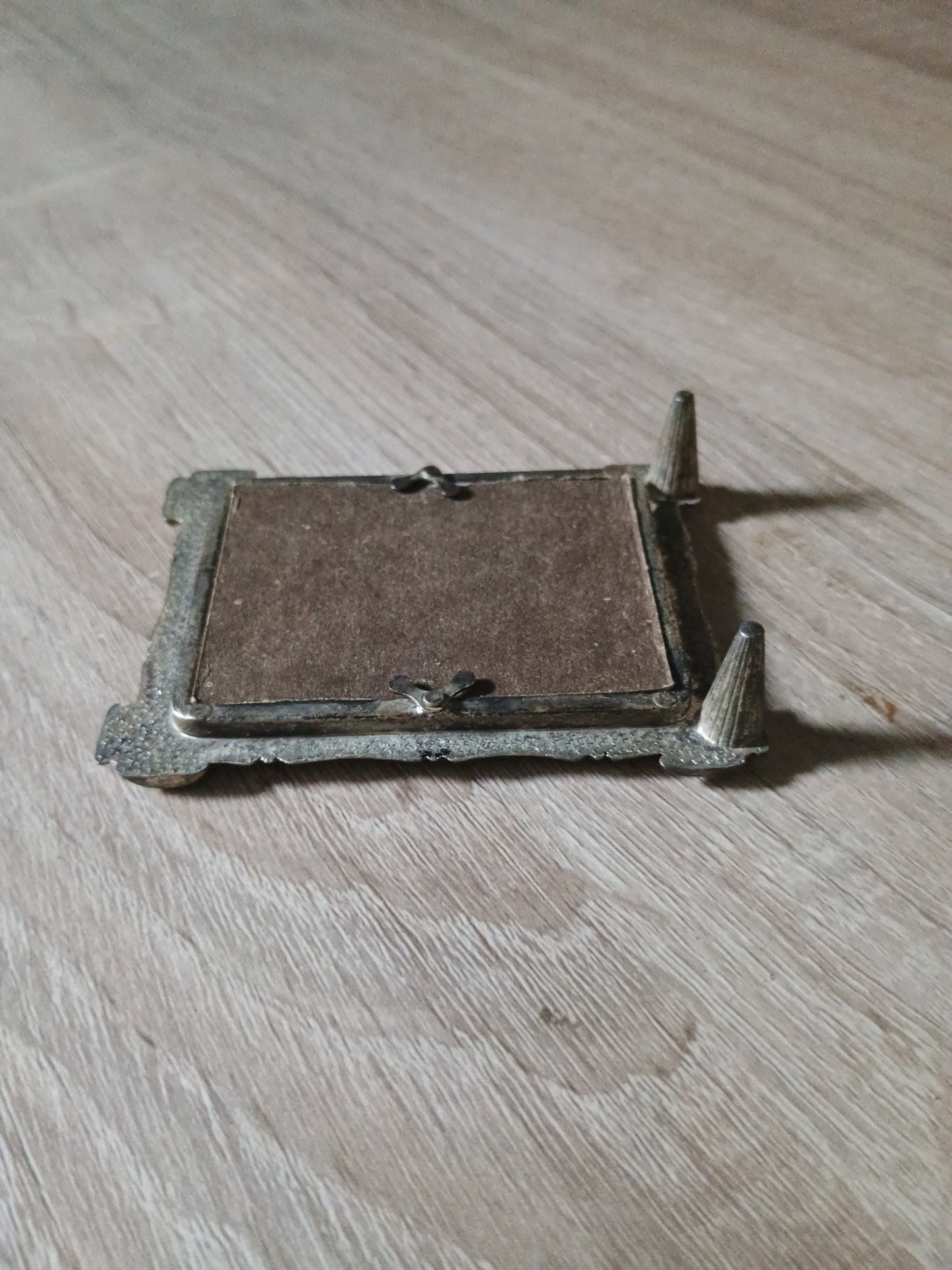 Miroir métal argenté pour table de chevet
