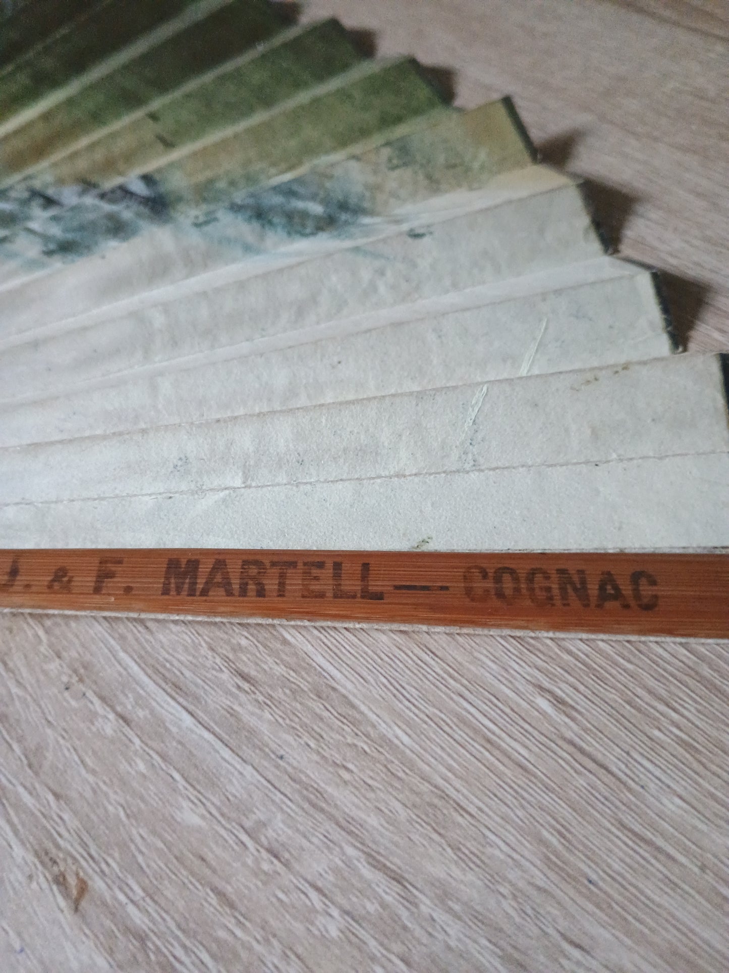 éventail publicitaire j&f Martell cognac