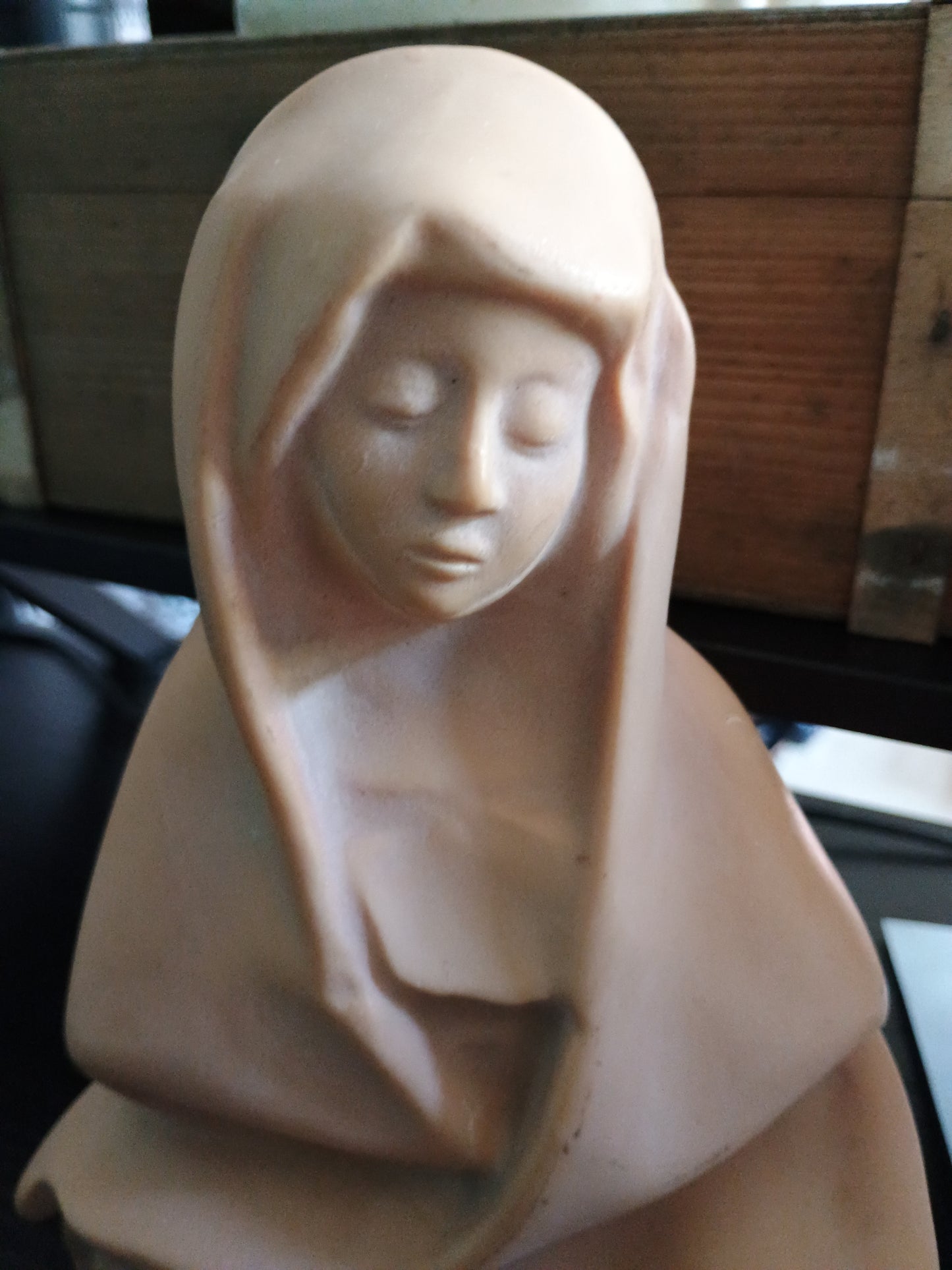 Rare Statuette, reproduction de la Vierge de Moissac, Musée du Louvre, Résine