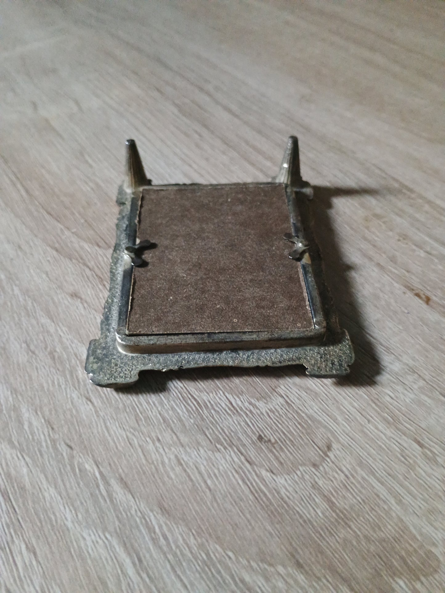 Miroir métal argenté pour table de chevet