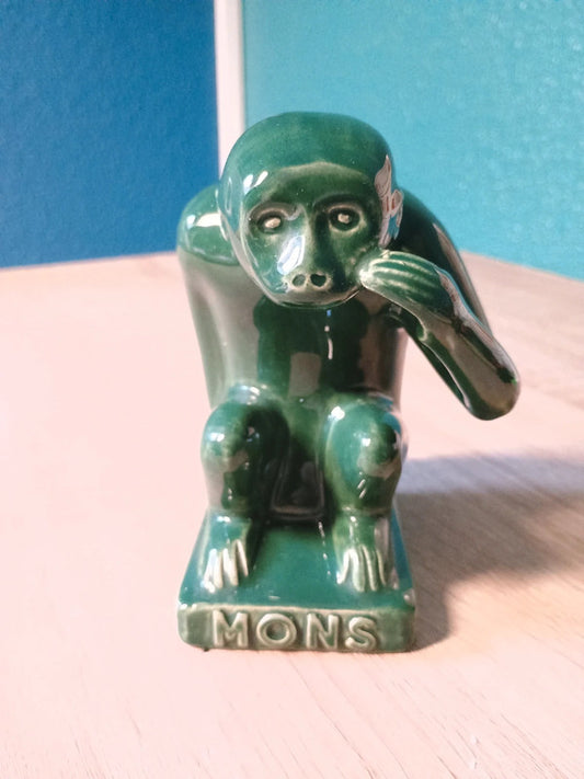 Le singe vert penseur du grand garde de Mons