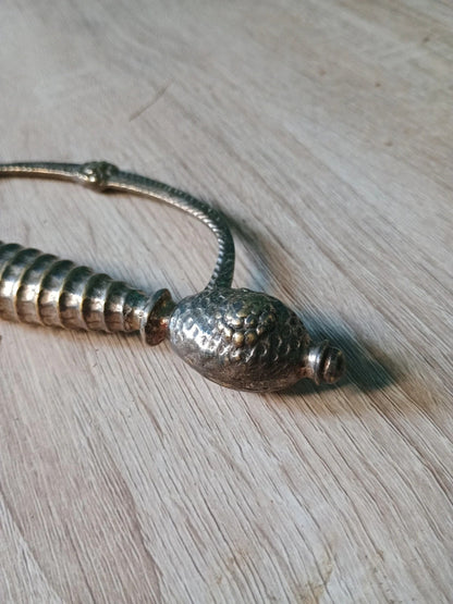 Magnifique ancien décapsuleur en bronze et laiton 1940