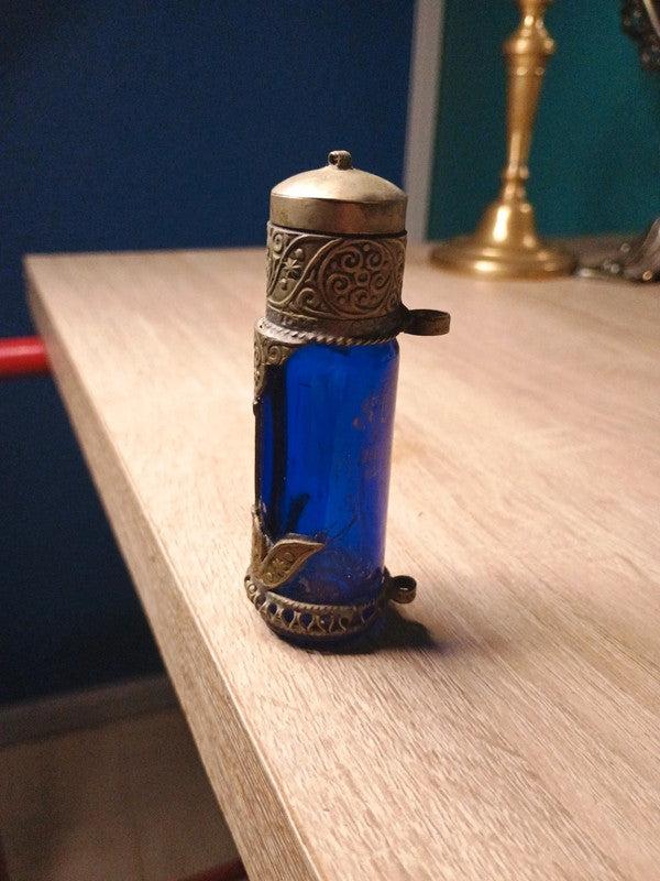 Ancienne petite bouteille d'eau de toilette