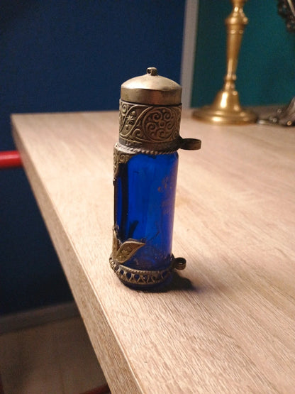 Ancienne petite bouteille d'eau de toilette