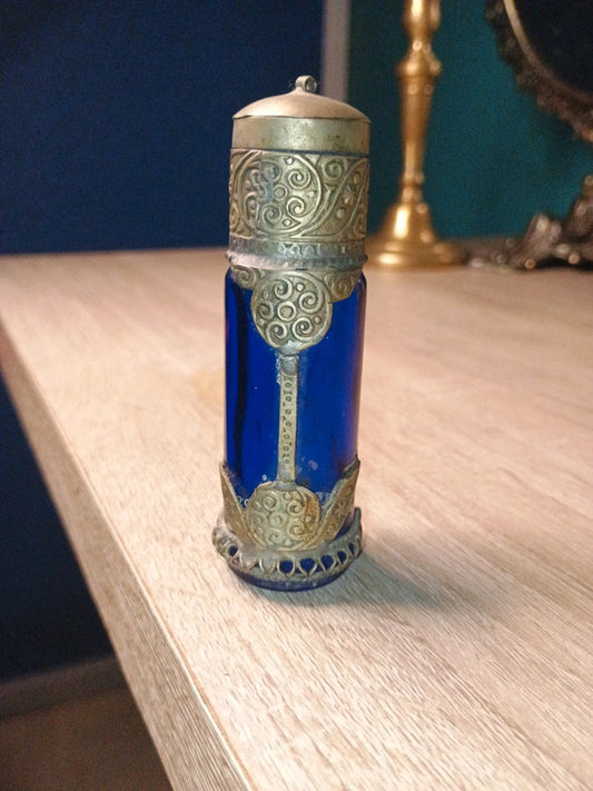 Ancienne petite bouteille d'eau de toilette