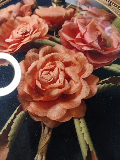 Magnifique ancien grand cadre ovale verre bombé fleurs séchées.