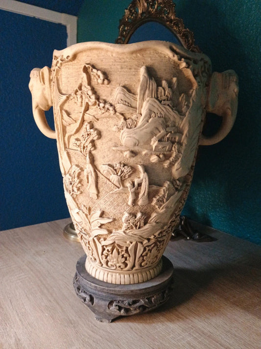 Grand vase asiatique en résine dure - Anses éléphants et scènes de vie