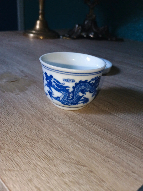 Motif de dragon motif de dragon tasse à vin ancienne,Début au milieu du 20e siècle, avec socle