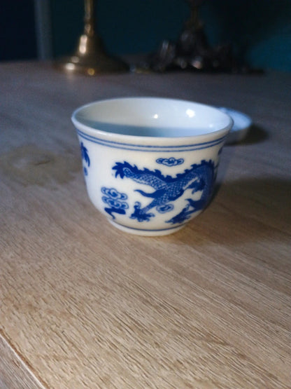 Motif de dragon motif de dragon tasse à vin ancienne,Début au milieu du 20e siècle, avec socle