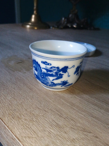 Motif de dragon motif de dragon tasse à vin ancienne,Début au milieu du 20e siècle, avec socle