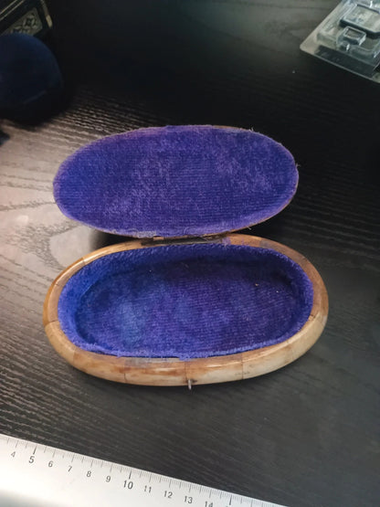 Boîte à bijoux ovale faite main en os de chameaude bœuf et en laitondoublée de velours