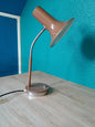 Belle ancienne lampe de bureau ou d'atelier vintage marron