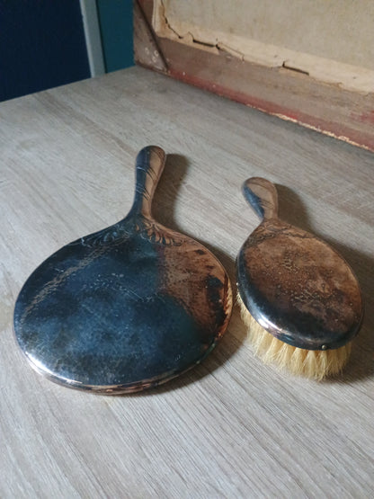 Miroir et brosse à main en métal argenté couleur argent